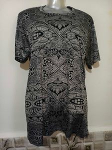 M/L Patterned T-Shirt Max Chest Size 42 inches