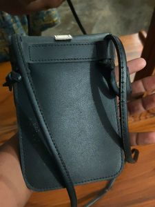 Black mobile sling bag