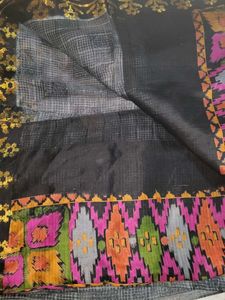 i am selling black golden saree