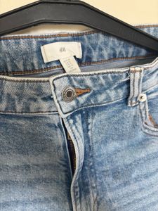 H&amp;M HIGH RISE STRAIGHT FIT JEANS