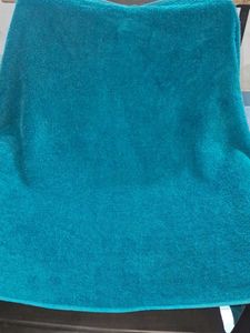 Solimo Teal Bath Towel - New with Tags!