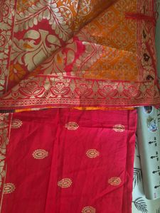Red dupatta
