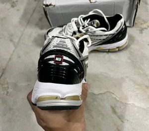 NEW BALANCE 1906R WHITE METALLIC GOLD UK 7.5(41.5)