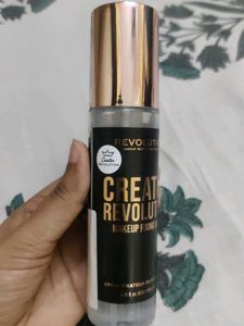 Makeup Revolution Fixing Spray