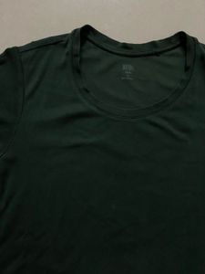 Uniqlo Green Casual T-Shirt