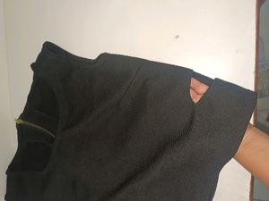 Set Of 3 Sleeveless Tops