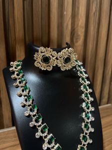 Elegant Emerald &amp; Crystal Jewelry Set