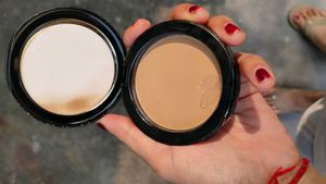 Maybelline Fit Me Compact + Elle18 Liquid Lipstic