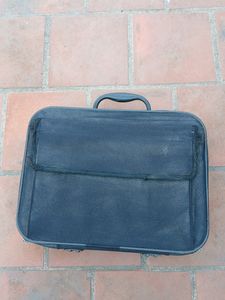 Cute And Simple Black Suitcase For Business Travel