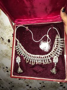 Silver Stone Neck Set