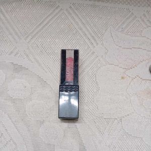 Huda Beauty Coral Lipstick