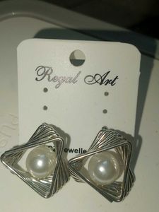 Royal Art Pearl Earrings