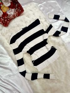 🤍🖤Striped Cut Out Sleeve Crop Top🖤🤍