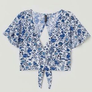 H&amp;M Divided Printed Floral Blue Crop top