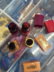 Lipstick mat