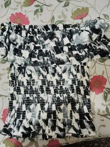 Offshoulder Top. Stretchable. Comfortable to wear