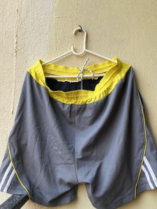 Men’s grey shorts with pockets