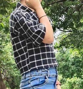 Checkered Black &amp; White Top with puffed 3/4th slee