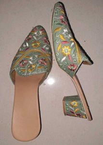 Embroidered Pointed Toe Mules