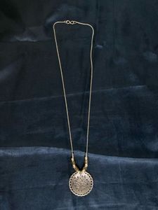 Elegant Antique Style Dual Toned Necklace