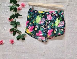 H&amp;M Floral Print Shorts Small Size