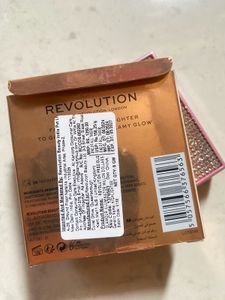 Revolution Glamorous Highlighter