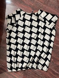 A beautiful White Black Checked Top