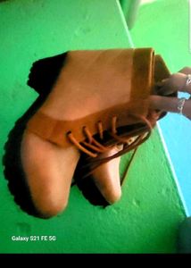 2Heels+1boot+5gifts🎁