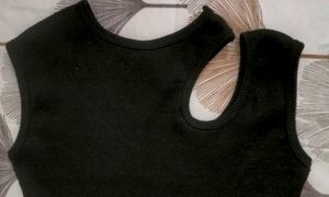 PRICE DROP!! 🖤 Ribbed Cutout  Crop top