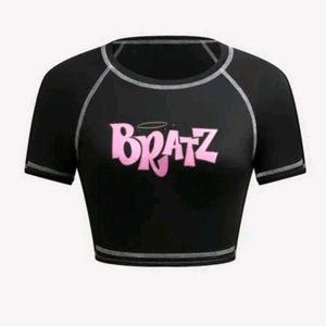 BRATZ Fitted Graphic T Shirt -SAVANA by Urbanic