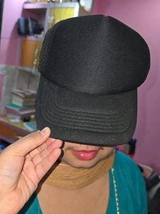 UNISEX BLACK CAP