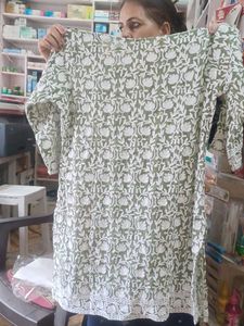 Chikankari Embroidered Tunic💫