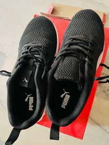 Women Puma Black &amp; Pink Running Shoes