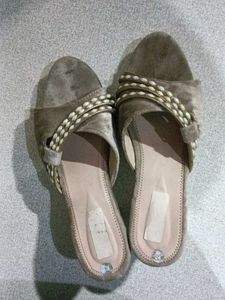 Elegant Slides with Pearl Detail