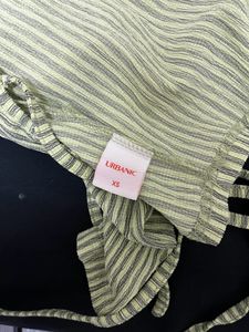 Urbanic Striped Cropped Long Sleeves Backless T-s