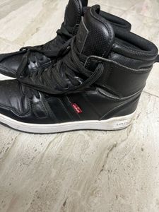 Levi&#39;s High-Top Sneakers