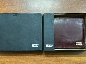 *100% Authentic* Levi’s Clipper Wallet