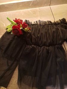 "Midnight Rose Off-Shoulder Top" ✨🌹🖤