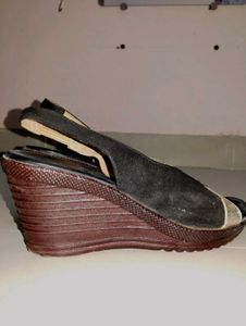 C.Regus Black &amp; Gold Slingback Heels