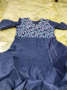 Women Embroidered Foil Mirror Work Kurtaset