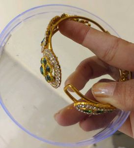 Elegant Green Stone Gold Bracelet