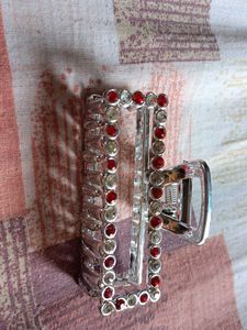 4  Fashionable Hair Clips
