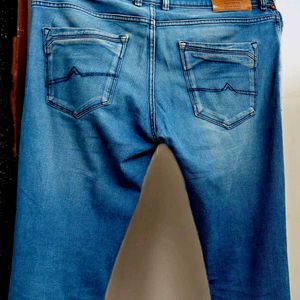 Light Wash Denim Jeans Of CANARY LONDON ORIGINAl
