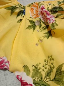 Prettiest Top 💛✨