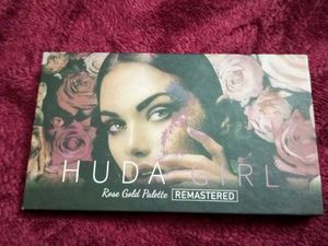 HUDA GIRL Rose Gold   and nude palette du