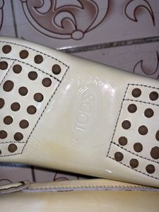TOD’s LOAFERS.