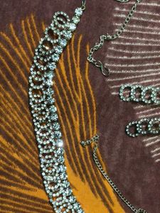 Neck Piece With Earring ..