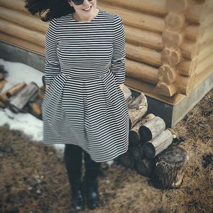 GAP camel navy blue striped dress