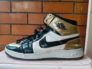 nike air jordan golden toe