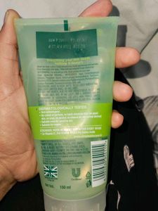 Simple Refreshing Facial Wash